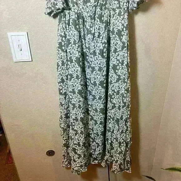 Lulus floral dress size medium in excellent condition - Picture 5 of 10